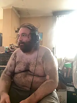 Snapshot of hairyhulk chatting on October 20, 2025, 8:31 pm hairyhulk online show from October 20, 2025, 8:31 pm