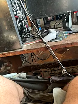 Snapshot of hairyhulk chatting on October 26, 2025, 10:04 pm hairyhulk online show from October 26, 2025, 10:04 pm