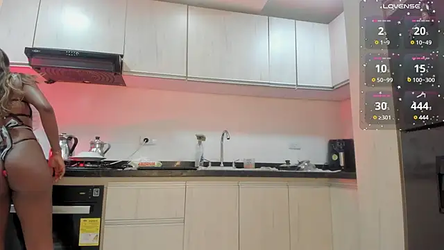 Snapshot of KyaraMiller chatting on December 29, 2024, 2:21 pm KyaraMiller online show from December 29, 2024, 2:21 pm