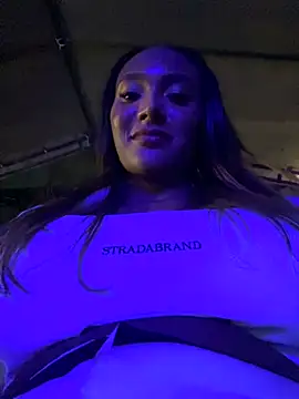 Snapshot of KyaraMiller chatting on January 4, 2025, 6:52 am KyaraMiller online show from January 4, 2025, 6:52 am