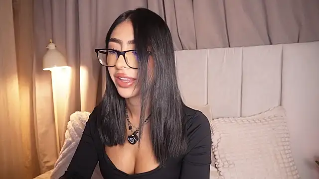Snapshot of Sara_albrecht chatting on March 4, 2026, 3:34 am Sara albrecht online show from March 4, 2026, 3:34 am