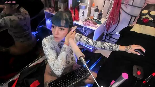 Snapshot of luxifer_666_ chatting on February 10, 2025, 7:49 pm luxifer 666 online show from February 10, 2025, 7:49 pm