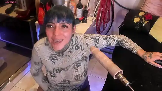 Snapshot of luxifer_666_ chatting on February 11, 2025, 1:52 am luxifer 666 online show from February 11, 2025, 1:52 am