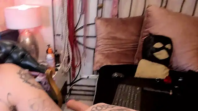 Snapshot of luxifer_666_ chatting on March 20, 2025, 11:02 pm luxifer 666 online show from March 20, 2025, 11:02 pm