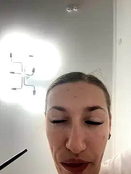 KateRedgar online show from November 9, 2025, 12:58 pm