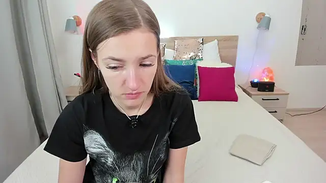 KateRedgar online show from February 5, 2026, 4:55 pm