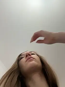 KateRedgar online show from February 19, 2026, 8:32 am