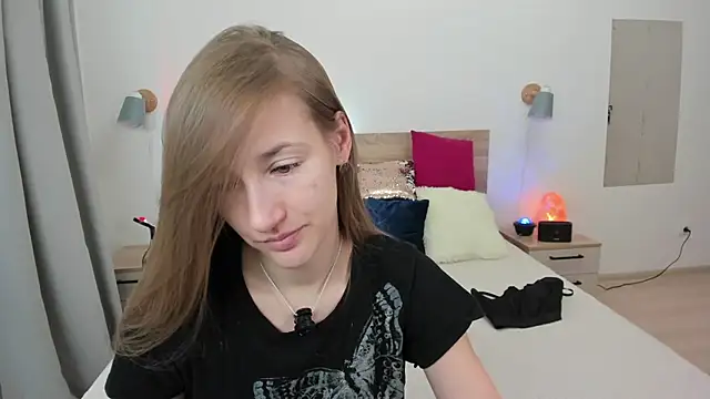 KateRedgar online show from February 21, 2026, 1:45 pm