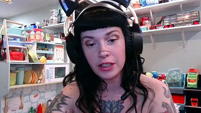 Snapshot of Marcelinegoddess chatting on February 24, 2025, 4:16 am Marcelinegoddess online show from February 24, 2025, 4:16 am