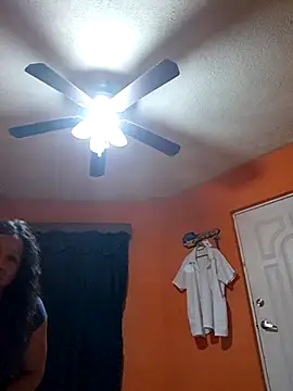 Snapshot of miicheele32 chatting on October 15, 2025, 7:52 am miicheele32 online show from October 15, 2025, 7:52 am