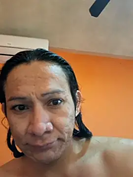 Snapshot of miicheele32 chatting on November 5, 2025, 9:48 pm miicheele32 online show from November 5, 2025, 9:48 pm