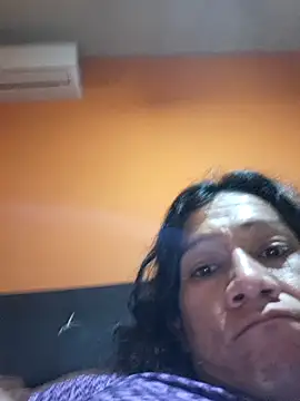 Snapshot of miicheele32 chatting on November 21, 2025, 8:13 am miicheele32 online show from November 21, 2025, 8:13 am