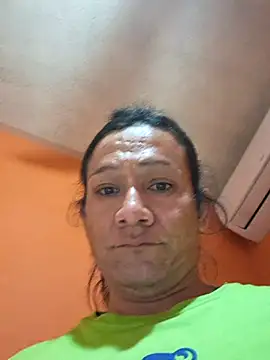 Snapshot of miicheele32 chatting on November 28, 2025, 2:25 am miicheele32 online show from November 28, 2025, 2:25 am