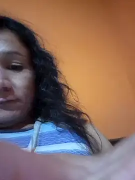 Snapshot of miicheele32 chatting on December 4, 2025, 5:39 am miicheele32 online show from December 4, 2025, 5:39 am