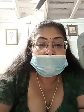 Snapshot of LAVERNIYA_ chatting on February 4, 2025, 6:49 pm LAVERNIYA online show from February 4, 2025, 6:49 pm