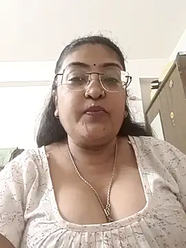 Snapshot of LAVERNIYA_ chatting on September 9, 2025, 12:37 pm LAVERNIYA online show from September 9, 2025, 12:37 pm