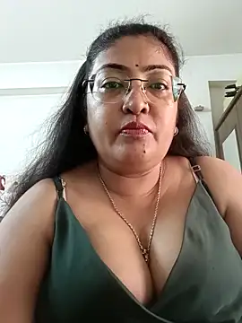 Snapshot of LAVERNIYA_ chatting on September 13, 2025, 5:07 am LAVERNIYA online show from September 13, 2025, 5:07 am