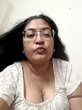 Snapshot of LAVERNIYA_ chatting on September 19, 2025, 3:30 am LAVERNIYA online show from September 19, 2025, 3:30 am