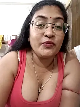 Snapshot of LAVERNIYA_ chatting on October 7, 2025, 7:44 pm LAVERNIYA online show from October 7, 2025, 7:44 pm
