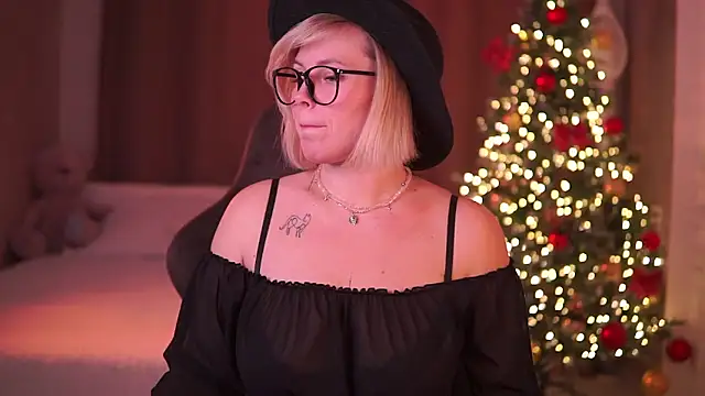 Snapshot of Charming_Daphny chatting on December 20, 2025, 6:09 am Charming Daphny online show from December 20, 2025, 6:09 am