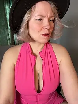 Snapshot of Charming_Daphny chatting on February 25, 2026, 7:18 am Charming Daphny online show from February 25, 2026, 7:18 am