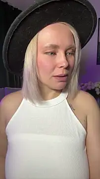 Charming Daphny online show from April 29, 2026, 7:01 am