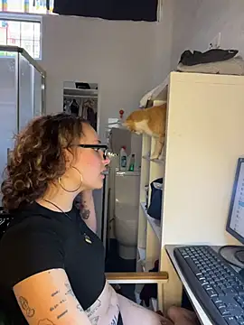 Hawitxui online show from November 11, 2025, 10:37 am