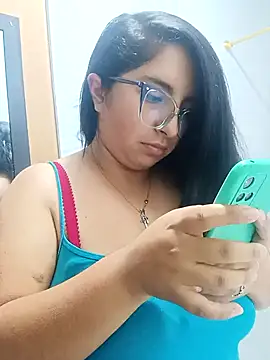 Snapshot of _Angelinaandrade_ chatting on February 4, 2026, 12:27 am Angelinaandrade online show from February 4, 2026, 12:27 am