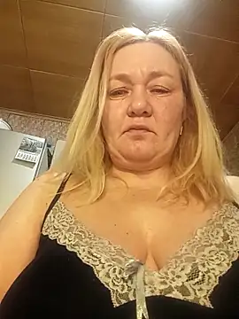 Snapshot of HelenaGlossX chatting on December 13, 2024, 1:15 am HelenaGlossX online show from December 13, 2024, 1:15 am