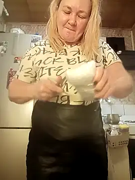 Snapshot of HelenaGlossX chatting on December 21, 2024, 12:59 pm HelenaGlossX online show from December 21, 2024, 12:59 pm