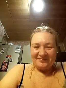 Snapshot of HelenaGlossX chatting on December 22, 2024, 4:27 pm HelenaGlossX online show from December 22, 2024, 4:27 pm