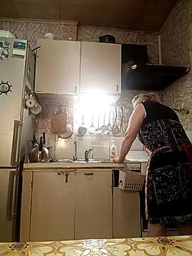 Snapshot of HelenaGlossX chatting on February 12, 2025, 12:33 pm HelenaGlossX online show from February 12, 2025, 12:33 pm
