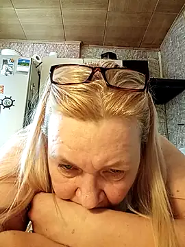 Snapshot of HelenaGlossX chatting on February 14, 2025, 11:42 am HelenaGlossX online show from February 14, 2025, 11:42 am