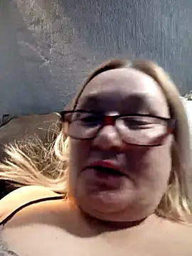 Snapshot of HelenaGlossX chatting on February 24, 2025, 1:24 am HelenaGlossX online show from February 24, 2025, 1:24 am