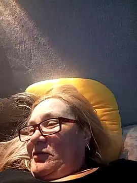 Snapshot of HelenaGlossX chatting on March 4, 2025, 4:41 pm HelenaGlossX online show from March 4, 2025, 4:41 pm