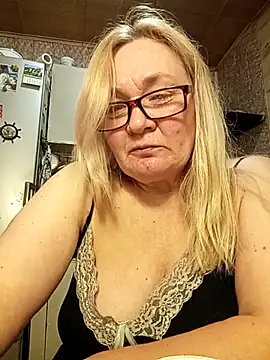 Snapshot of HelenaGlossX chatting on March 6, 2025, 5:33 pm HelenaGlossX online show from March 6, 2025, 5:33 pm