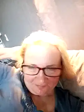 Snapshot of HelenaGlossX chatting on October 13, 2025, 11:32 am HelenaGlossX online show from October 13, 2025, 11:32 am
