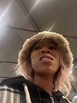 Snapshot of Dime-__ chatting on November 18, 2025, 4:11 pm Dime- online show from November 18, 2025, 4:11 pm