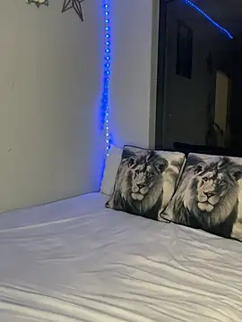 Snapshot of Dime-__ chatting on February 18, 2026, 11:44 pm Dime- online show from February 18, 2026, 11:44 pm