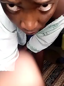 pretty prickle online show from November 21, 2025, 4:44 am