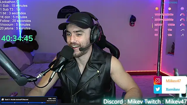 Snapshot of Mikev chatting on October 9, 2025, 6:06 pm Mikev online show from October 9, 2025, 6:06 pm