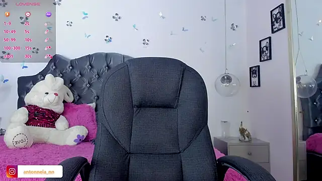  Antonnela  online show from February 28, 2025, 4:53 pm