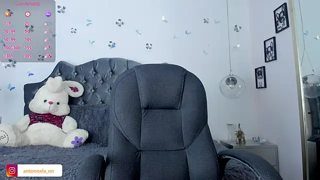  Antonnela  online show from March 22, 2025, 5:20 pm