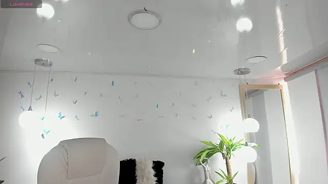  Antonnela  online show from March 24, 2026, 2:44 pm