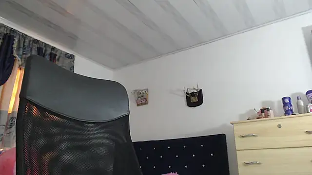 sweet cutetras22 online show from February 13, 2025, 1:48 pm