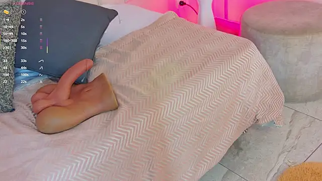 Snapshot of Mariapettit chatting on October 31, 2025, 12:06 pm Mariapettit online show from October 31, 2025, 12:06 pm