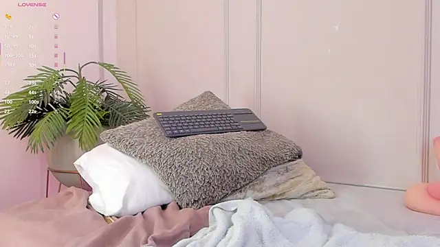 Snapshot of Mariapettit chatting on January 5, 2026, 5:27 pm Mariapettit online show from January 5, 2026, 5:27 pm