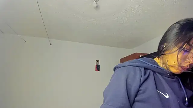 Snapshot of nicole_volkov chatting on March 18, 2025, 1:10 am nicole volkov online show from March 18, 2025, 1:10 am