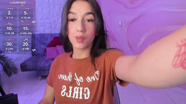 Snapshot of SaraaMills chatting on January 7, 2025, 7:38 pm SaraaMills online show from January 7, 2025, 7:38 pm