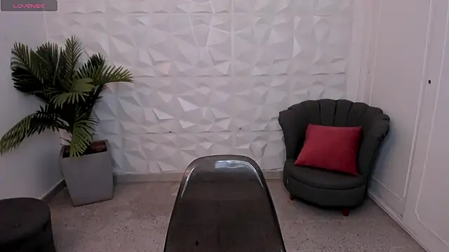 Snapshot of SaraaMills chatting on January 13, 2025, 7:31 pm SaraaMills online show from January 13, 2025, 7:31 pm